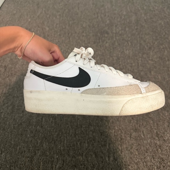Nike Blazers size 7 - Picture 2 of 3